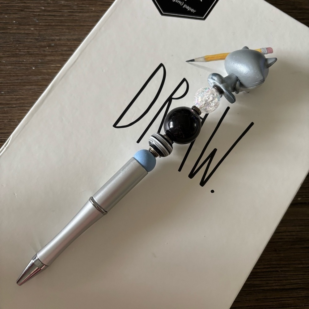 Disney Doorables: Pocahontas: Meeko handmade beaded pen - Picture 3 of 3